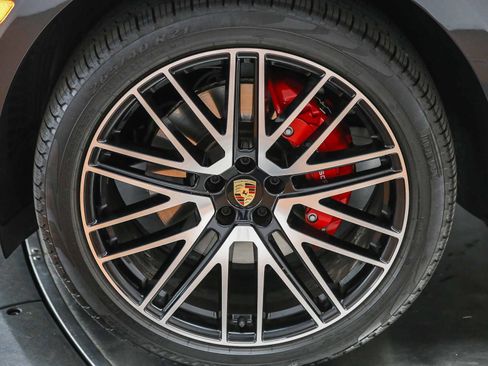 Certified 2025 Porsche Macan S AWD/4WD image 11