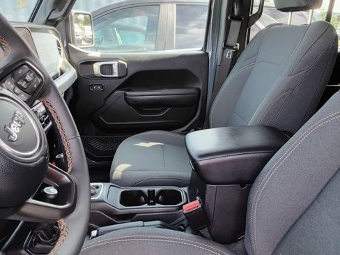 Used 2024 Jeep Wrangler Unlimited w/ Convenience Group AWD/4WD image 8