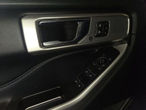Used 2020 Ford Explorer Limited image 13