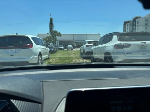 Used 2025 Nissan Sentra SV FWD image 18