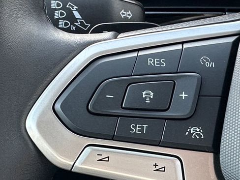 Used 2025 Volkswagen Atlas Peak Edition SE image 21