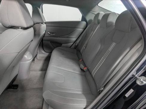 Used 2023 Hyundai Elantra SEL w/ Convenience Package FWD image 17