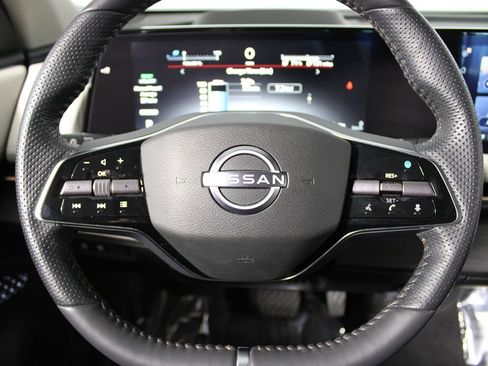 Used 2024 Nissan Ariya FWD image 12