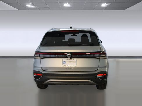 New 2025 Volkswagen Taos SE image 9