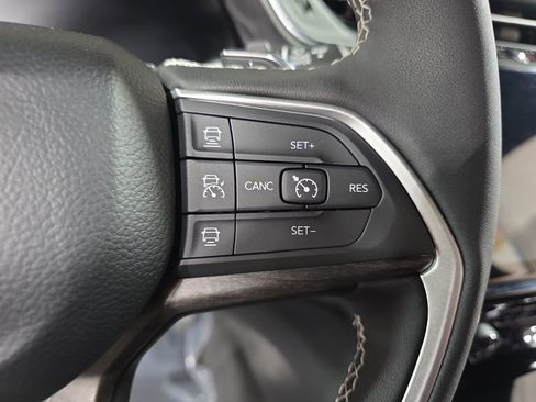 Used 2024 Jeep Grand Cherokee L Limited w/ Luxury Tech Group II image 20