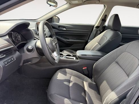 Used 2024 Nissan Altima 2.5 SV image 9