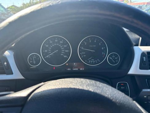 Used 2014 BMW 320i Sedan image 9