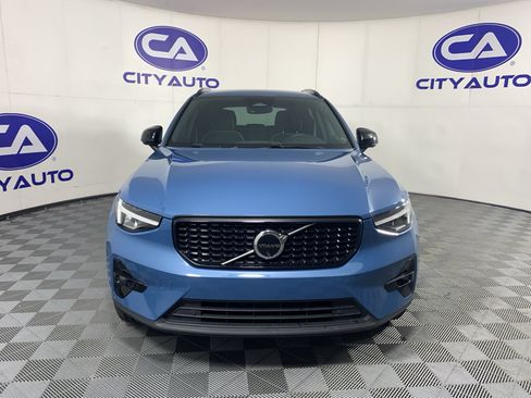 Used 2024 Volvo XC40 B5 Plus AWD/4WD image 9