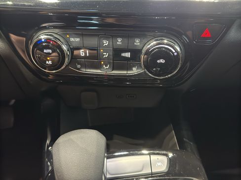 Used 2024 Chevrolet Trax RS w/ Driver Confidence Package FWD image 29