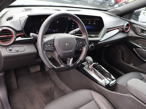 Used 2024 Chevrolet Trax RS FWD image 5