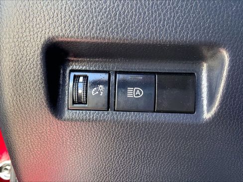 Used 2021 Toyota RAV4 LE FWD image 33