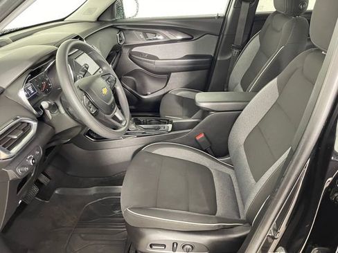Used 2023 Chevrolet TrailBlazer LT image 2