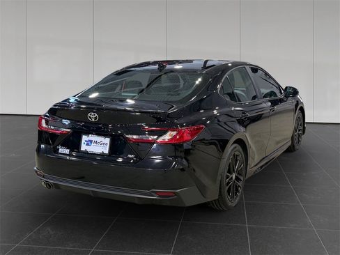 Used 2025 Toyota Camry SE image 5