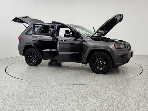 Used 2021 Jeep Grand Cherokee Laredo X AWD/4WD image 10