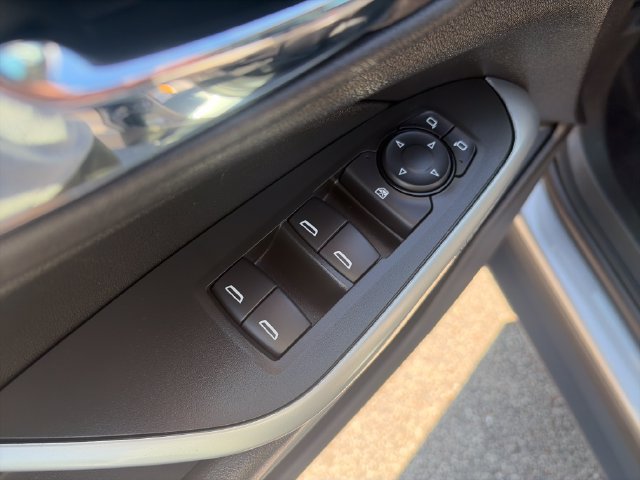 Used 2026 Chevrolet Trax LS FWD image 12