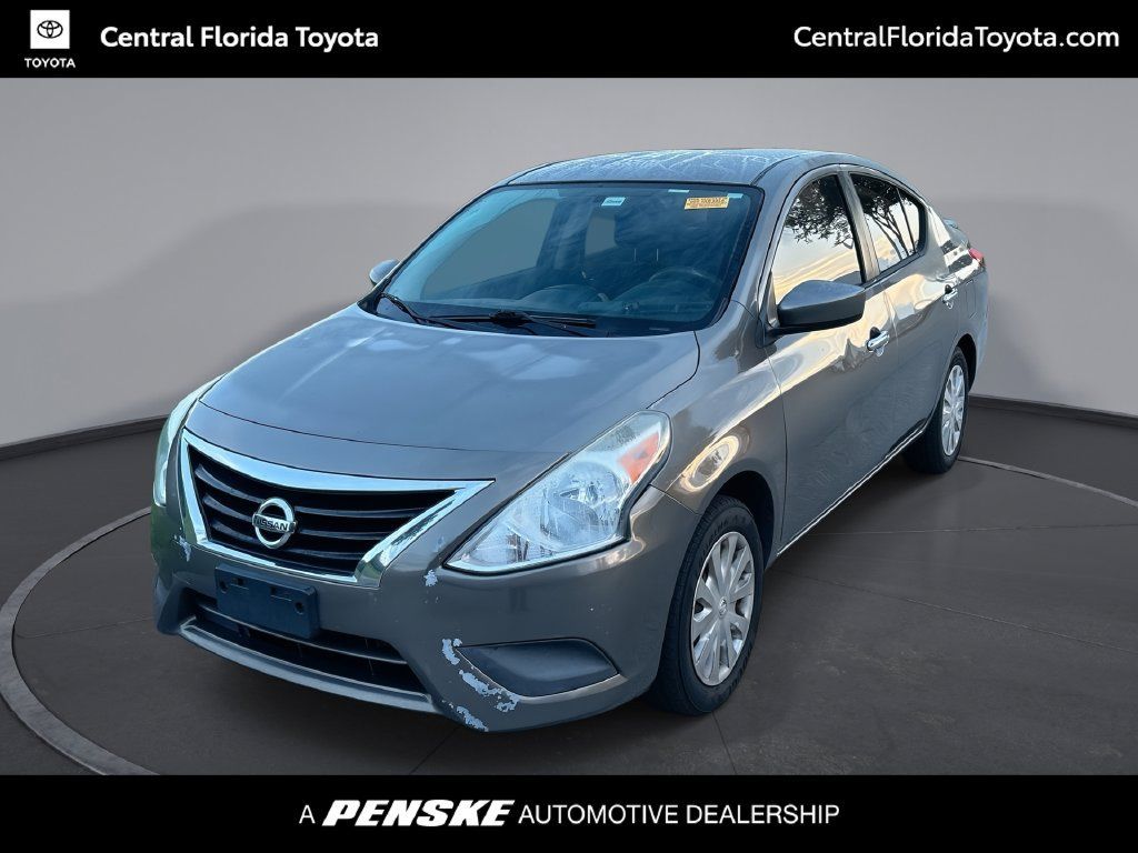 Used 2016 Nissan Versa SV FWD image 1