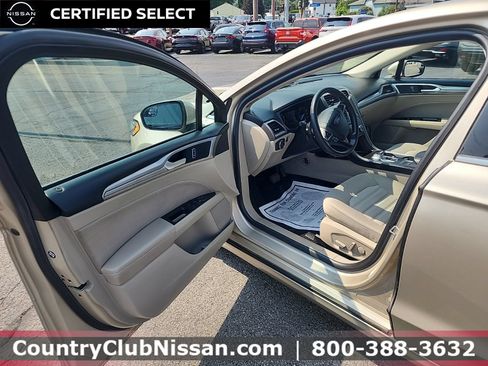 Used 2018 Ford Fusion SE FWD image 10