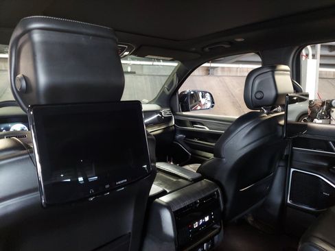 Used 2023 Jeep Wagoneer Series III w/ Premium Group I RWD image 34