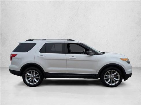 Used 2013 Ford Explorer XLT image 4