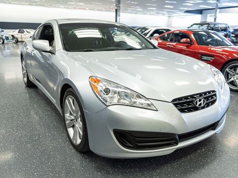 Used 2012 Hyundai Genesis 2.0T RWD image 3
