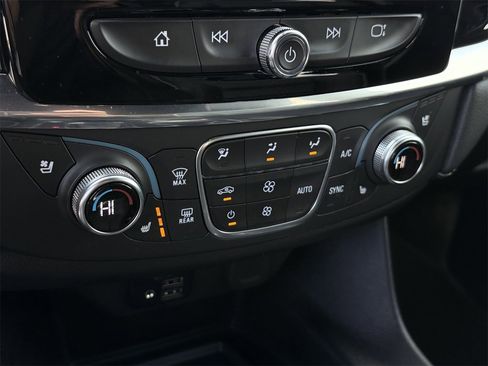 Used 2023 Chevrolet Traverse Premier image 20