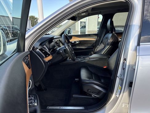 Used 2021 Volvo XC90 T6 Momentum w/ Advanced Package image 27