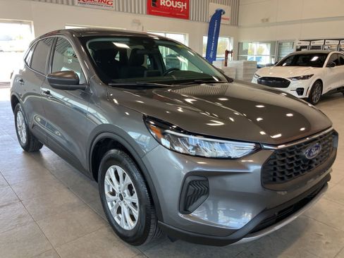 Used 2023 Ford Escape Active image 3