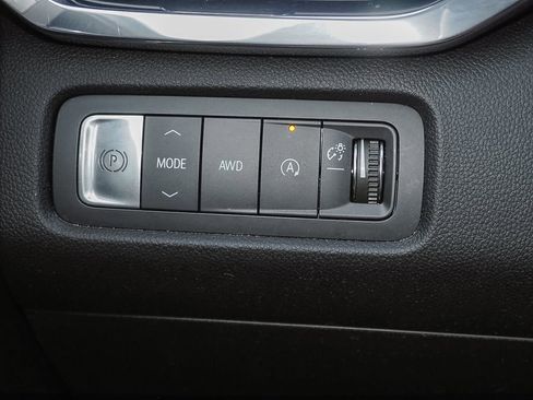 Used 2025 GMC Acadia Elevation image 29