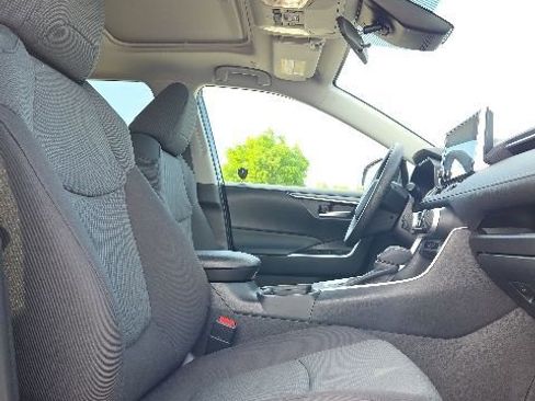Used 2025 Toyota RAV4 XLE w/ Convenience Package AWD/4WD image 15