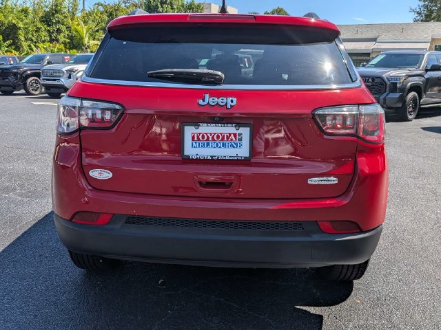 Used 2019 Jeep Compass Latitude w/ Popular Equipment Group FWD image 4