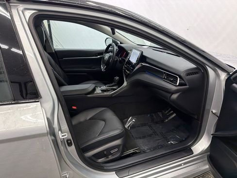 Used 2022 Toyota Camry XSE w/ Cold Weather Package image 14