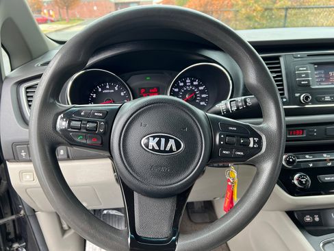 Used 2016 Kia Sedona LX w/ LX Convenience Package image 24