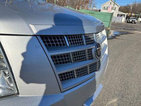 Used 2013 Cadillac Escalade Premium image 5