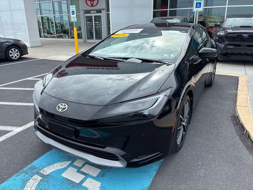 Used 2024 Toyota Prius XLE FWD image 18