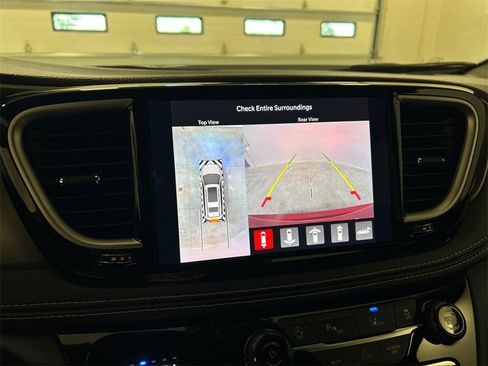 New 2026 Chrysler Pacifica Select image 23