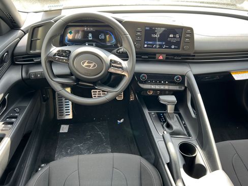 Certified 2025 Hyundai Elantra Sport image 22