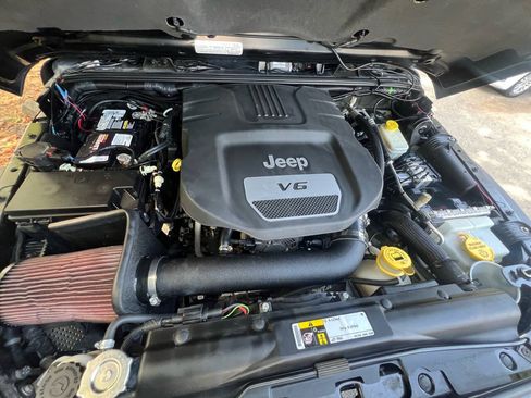 Used 2015 Jeep Wrangler Unlimited Sahara AWD/4WD image 28