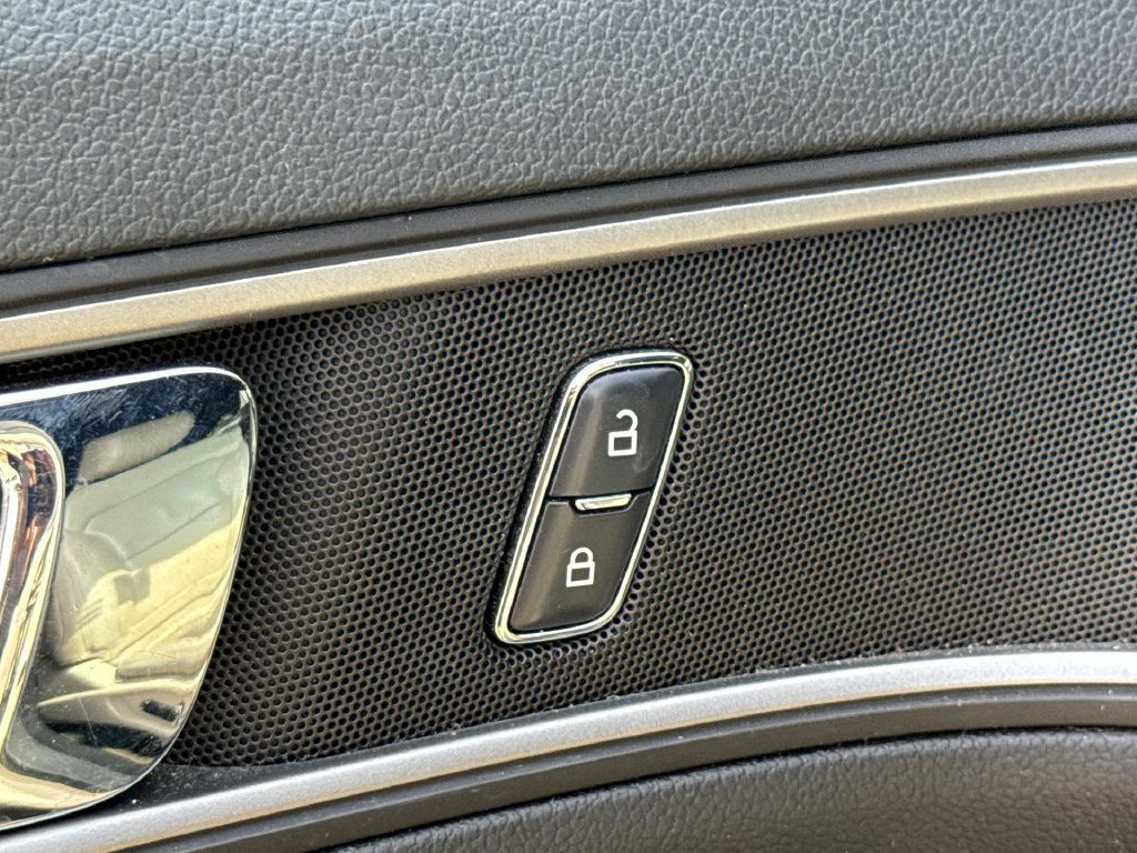 Used 2018 Ford Explorer XLT w/ Equipment Group 202A FWD image 22