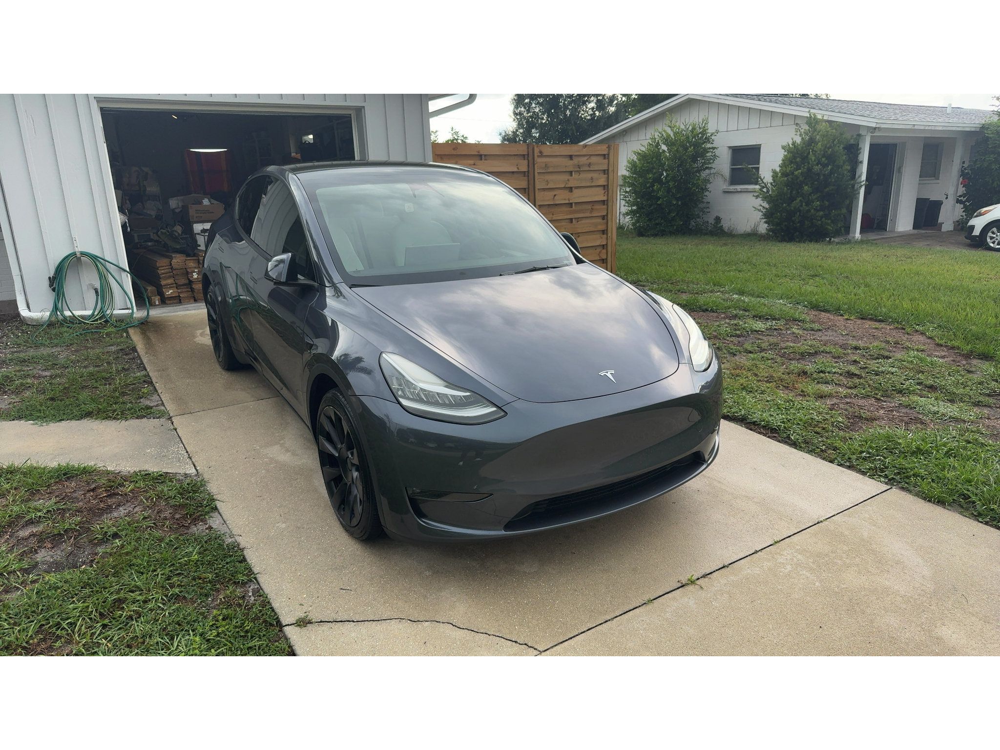 Used 2023 Tesla Model Y Long Range AWD/4WD image 1