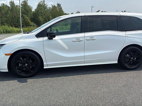 Used 2023 Honda Odyssey Sport image 13