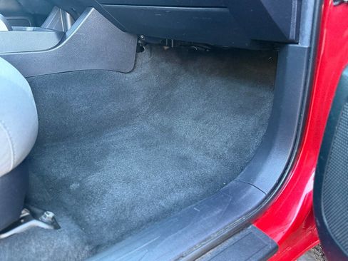 Used 2016 Toyota Tacoma TRD Sport image 35