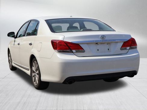 Used 2011 Toyota Avalon Limited image 5