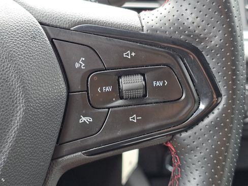 Used 2024 Chevrolet Trax RS FWD image 11