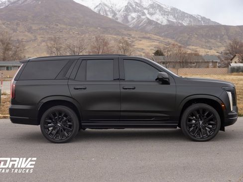 Used 2025 Cadillac Escalade Sport Platinum w/ LPO, ONYX Package image 8