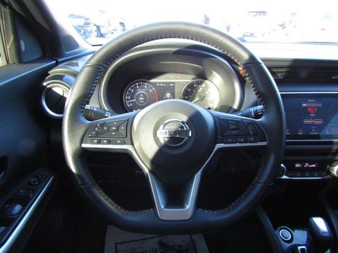 Used 2020 Nissan Kicks SR FWD image 10