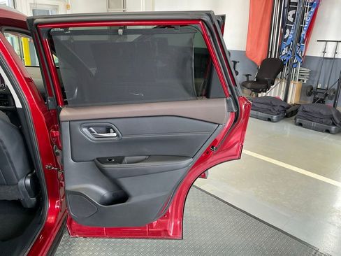 Used 2023 Nissan Rogue SV w/ SV Premium B Package image 28