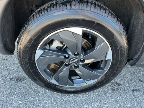 Used 2024 Nissan Rogue SV FWD image 37