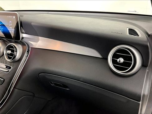 Used 2021 Mercedes-Benz GLC 300 image 17