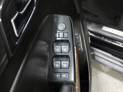 Used 2020 Chevrolet Suburban Premier image 7