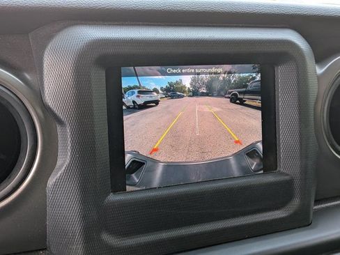 Used 2023 Jeep Gladiator Sport AWD/4WD image 34